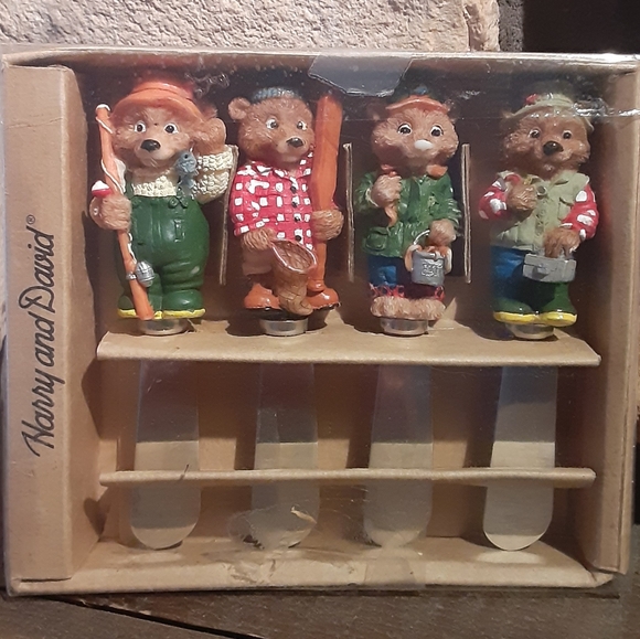 Harry and David Active Outdoor Teddy Bear Spreader - Picture 3 of 3